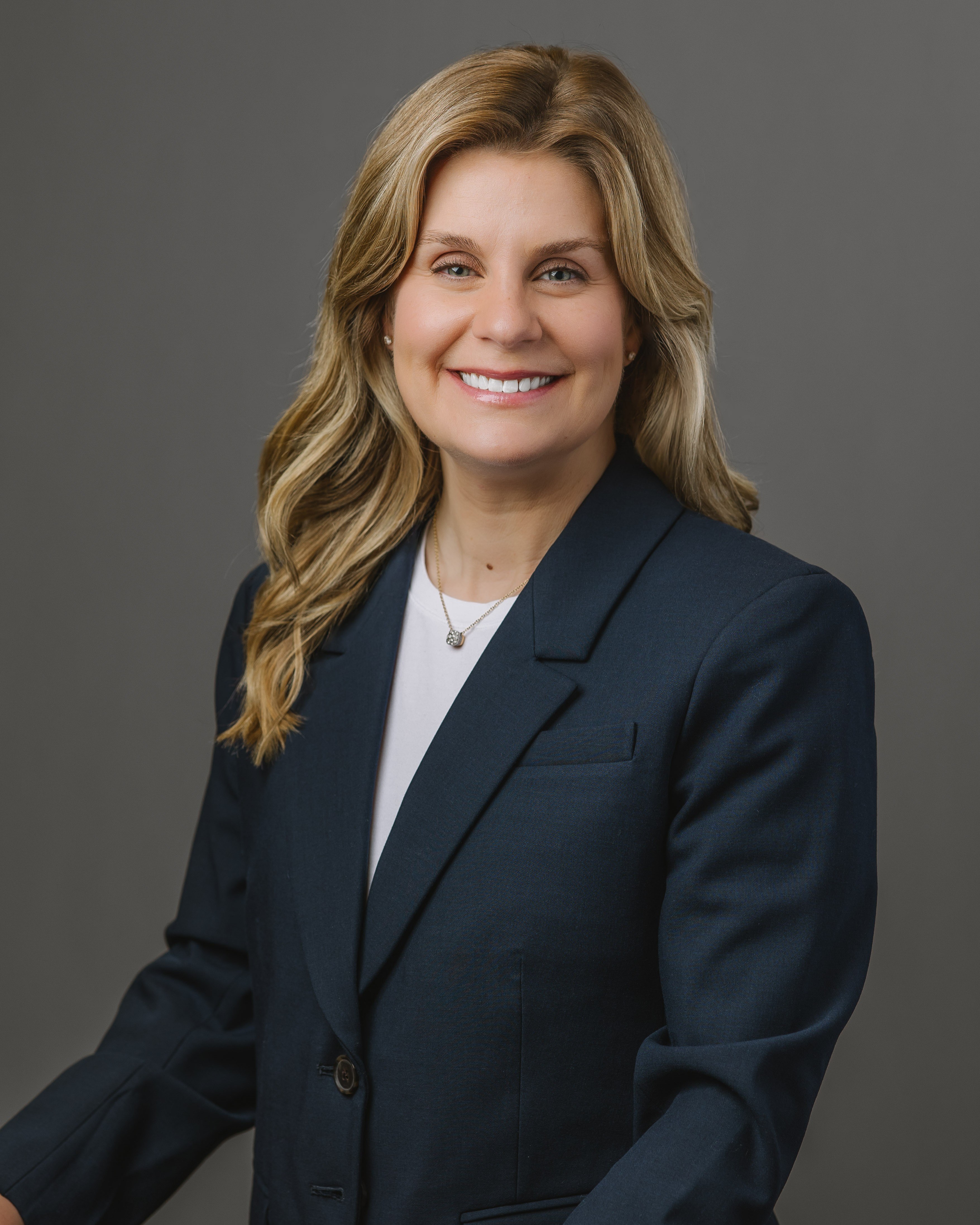 Kristin Lowe Headshot